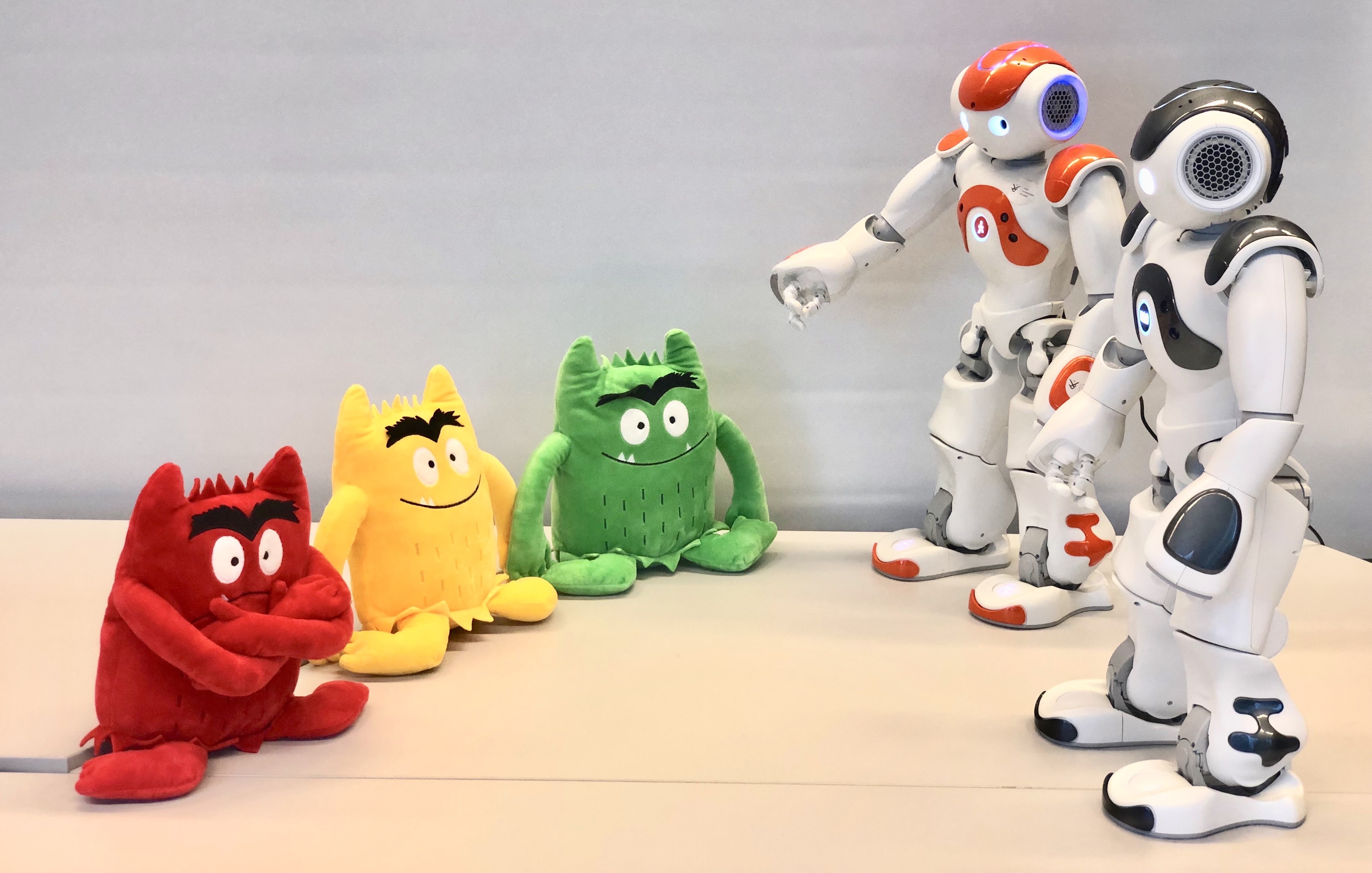 robots playing a colour naming game